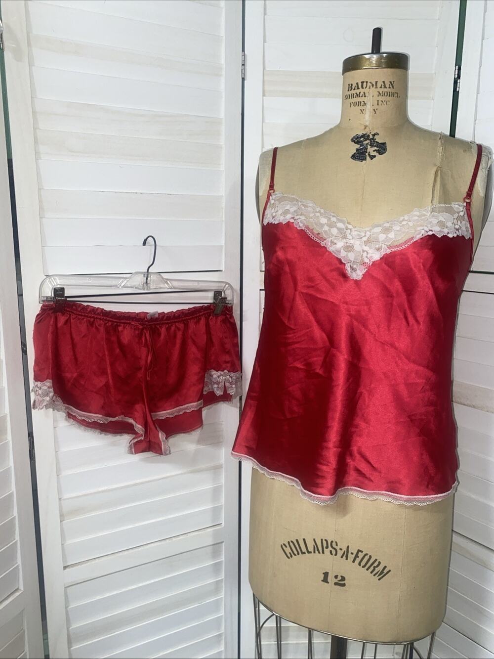 Victoria’s Secret Red Satin & Cream Lace 2 Piece CAMI TOP SHORTS Set Sz Small
